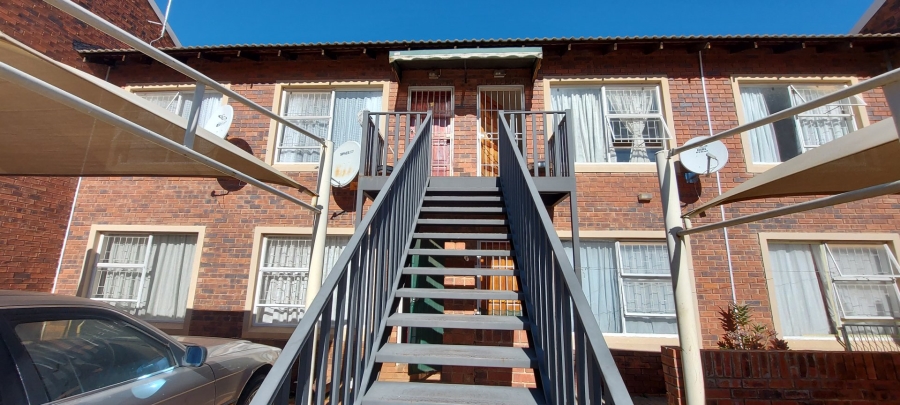 2 Bedroom Property for Sale in Langenhovenpark Free State